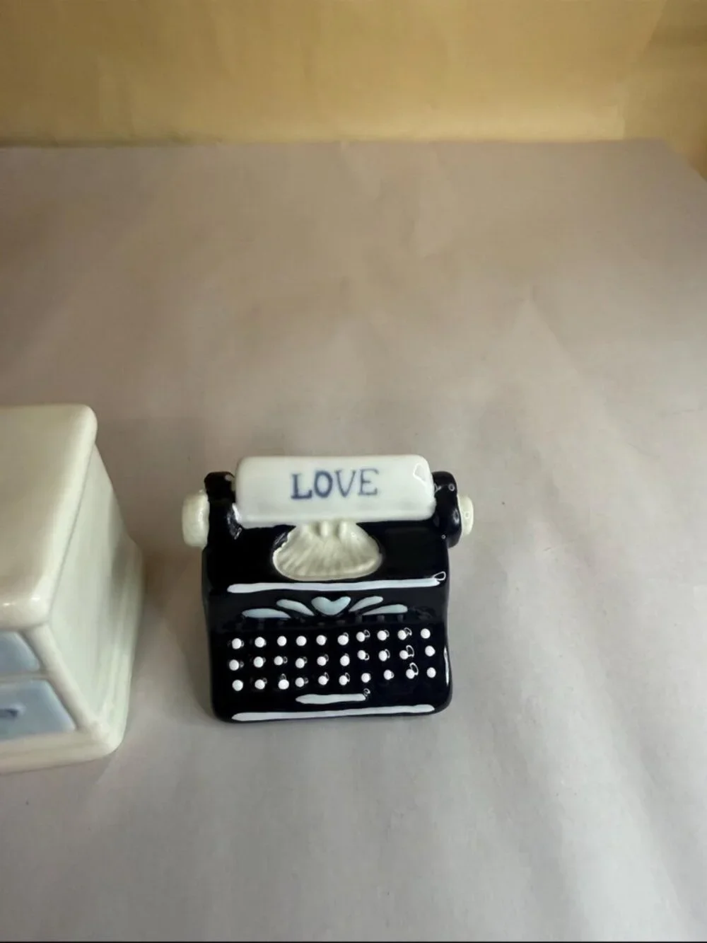 Ceramic Kitschy Vintage Style Desk and Typewriter Salt and Pepper Shakers Set